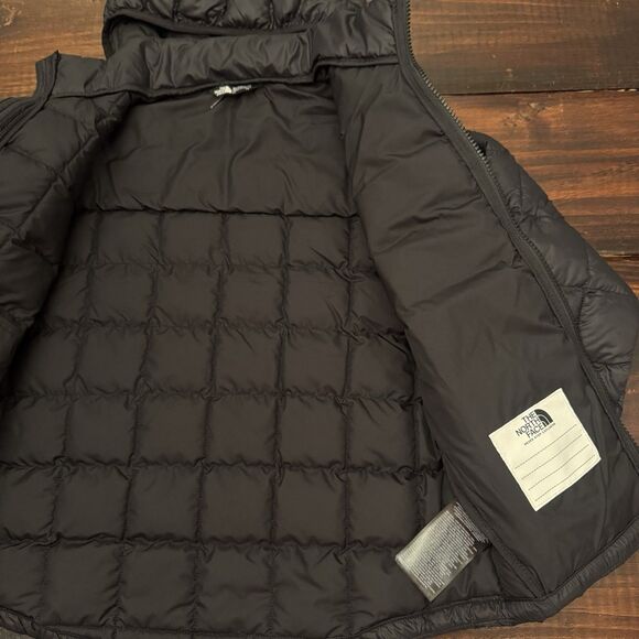 The North Face Kids Thermoball Hooded Jacket - Picture 9 of 10